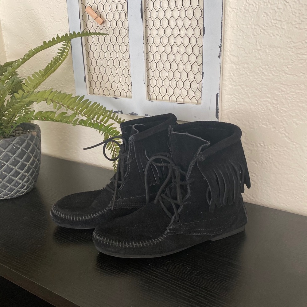 Minnetonka black leather fringe booties